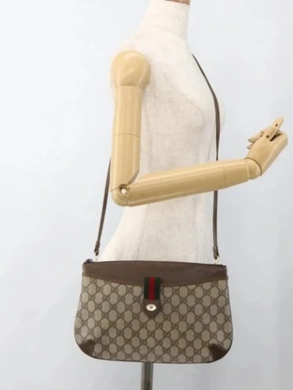 Gucci brand	gucci color	beige